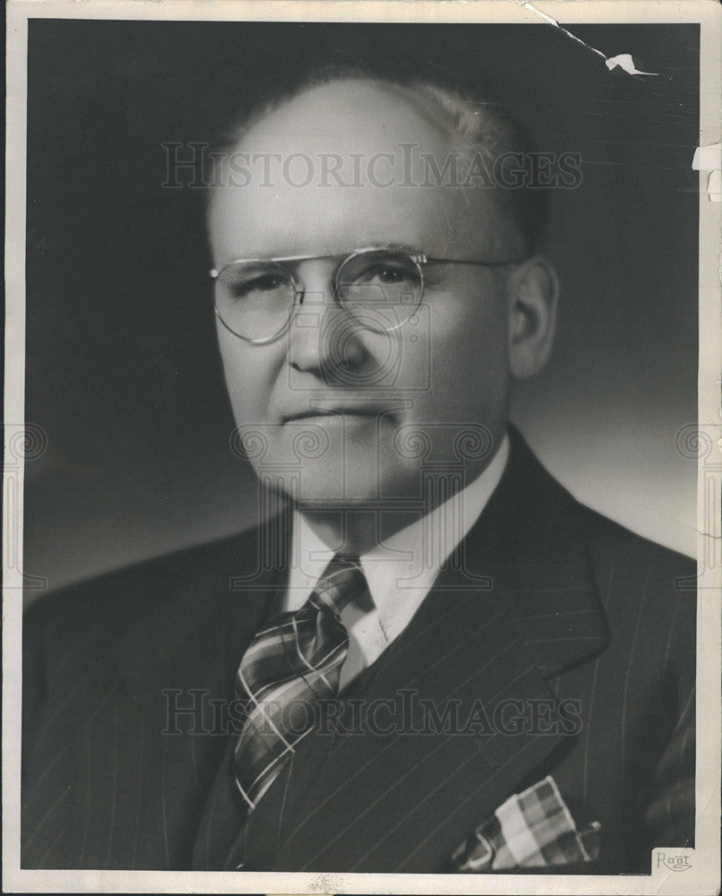 1947 Press Photo Dr William McVey North Central Association Roosevelt College - Historic Images