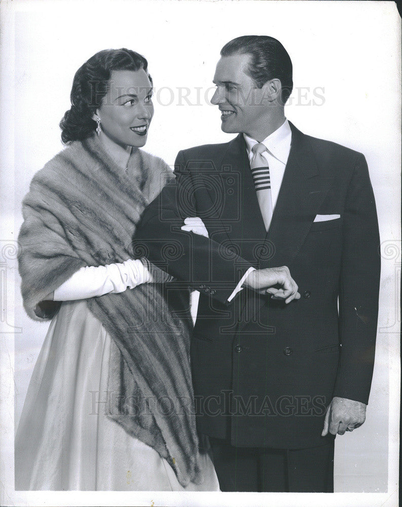 1952 Press Photo Bess Myerson &amp; Randy Merriman host of &quot;Big Payoff.&quot; NBC TV. - Historic Images