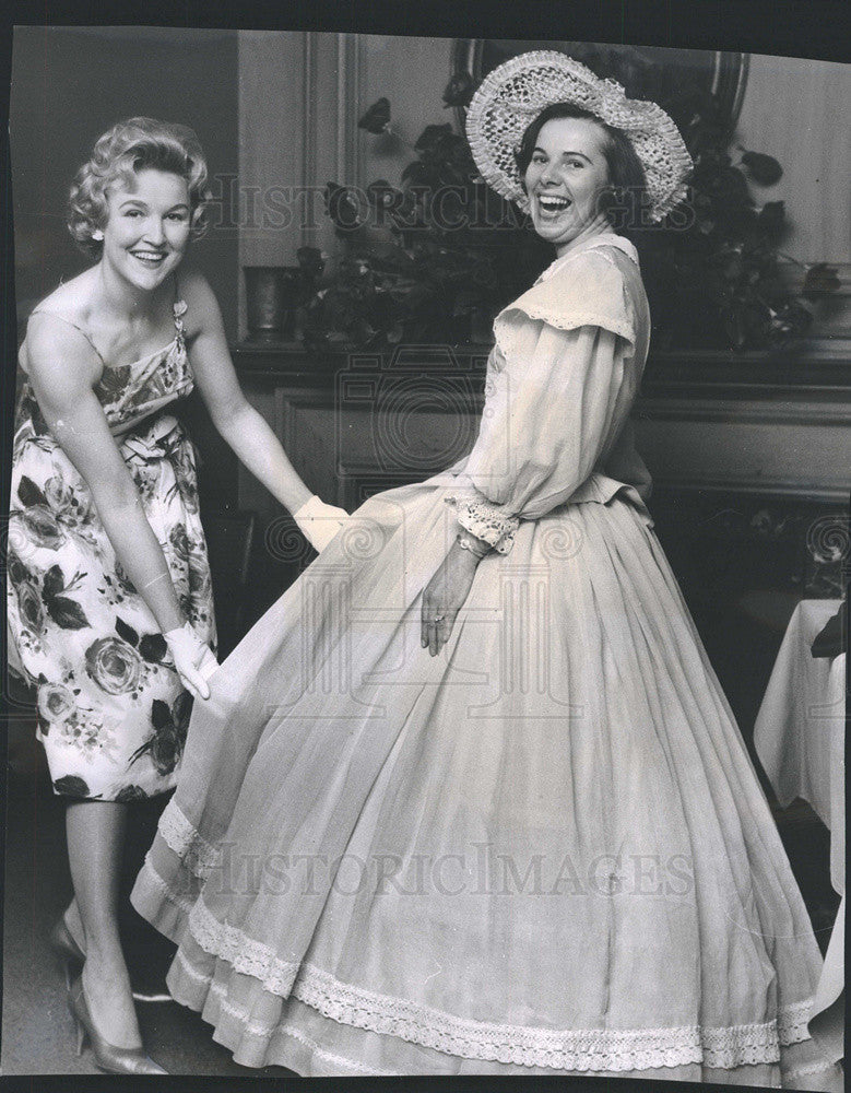 1962 Press Photo Mrs. John F. McClure &amp; Mrs. Robert J. Freeark, Rotunda Club. - Historic Images