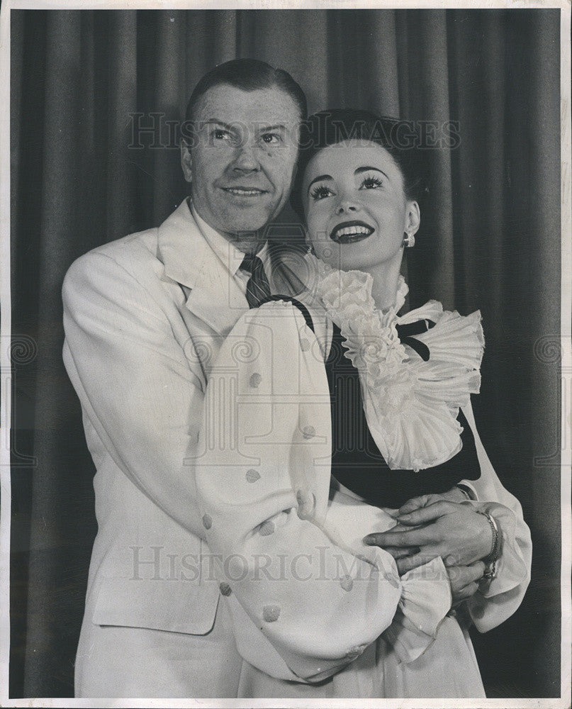 1949 Press Photo Jack Whiting &amp; Audrey Meadows in &quot;Hugh Button Shoes&quot; - Historic Images