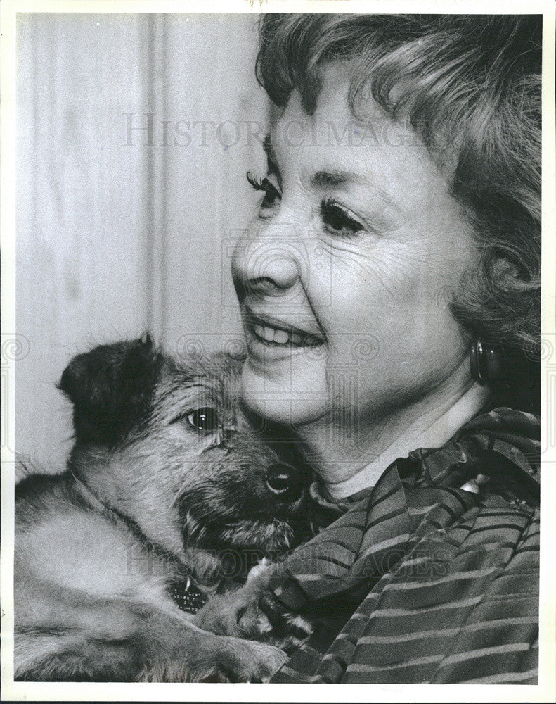 1987 Press Photo Audrey Meadows and her dog &quot;Jackie&quot; - Historic Images