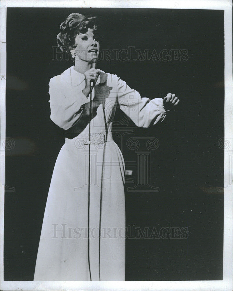 1969 Press Photo Julia Meade, Singer - Historic Images