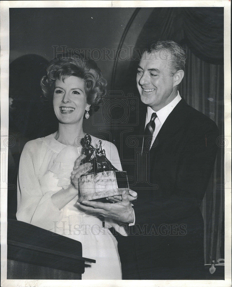 1964 Press Photo Julia Meade, Patrick Hoy, Sarah Siddons Society - Historic Images