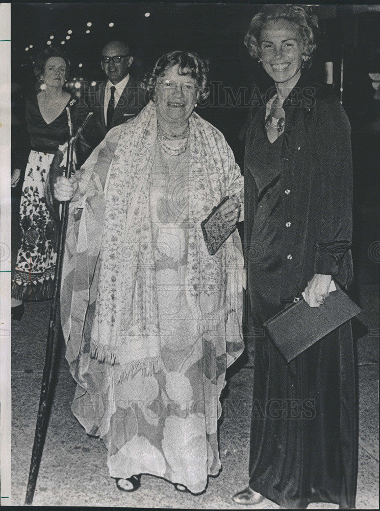 1973 Press Photo Margret mead And Mrs Charles Benton At Studebaker Theater - Historic Images