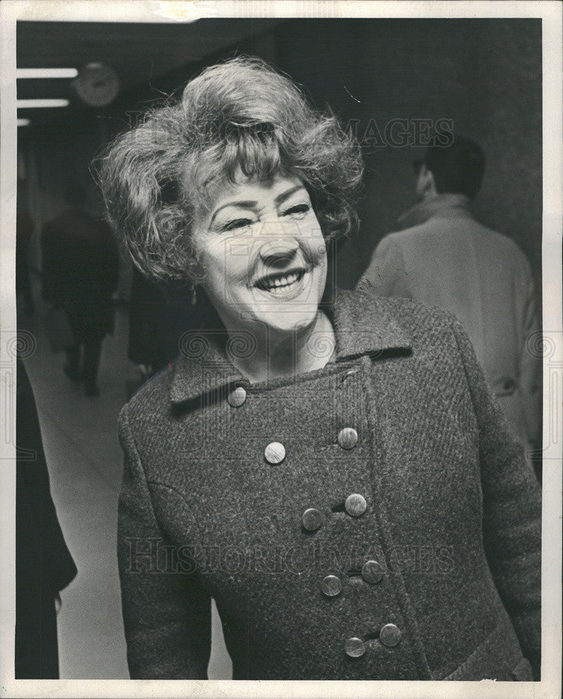 1969 Press Photo Ethel Merman At O&#39;Hare To Ope Engagemnt At Empire Room Chgo - Historic Images