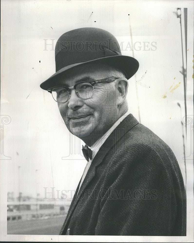 1964 Press Photo Dr. Paul J. Meginnis Vetrenarian - Historic Images