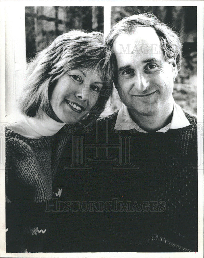 1993 Press Photo Journalist Elizabeth Mehren and husband - Historic Images