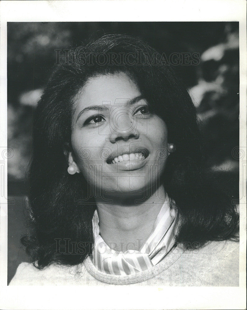 1971 Press Photo Lorelei McClure Hosts &quot;Whys?...And Otherwise!&quot; - Historic Images