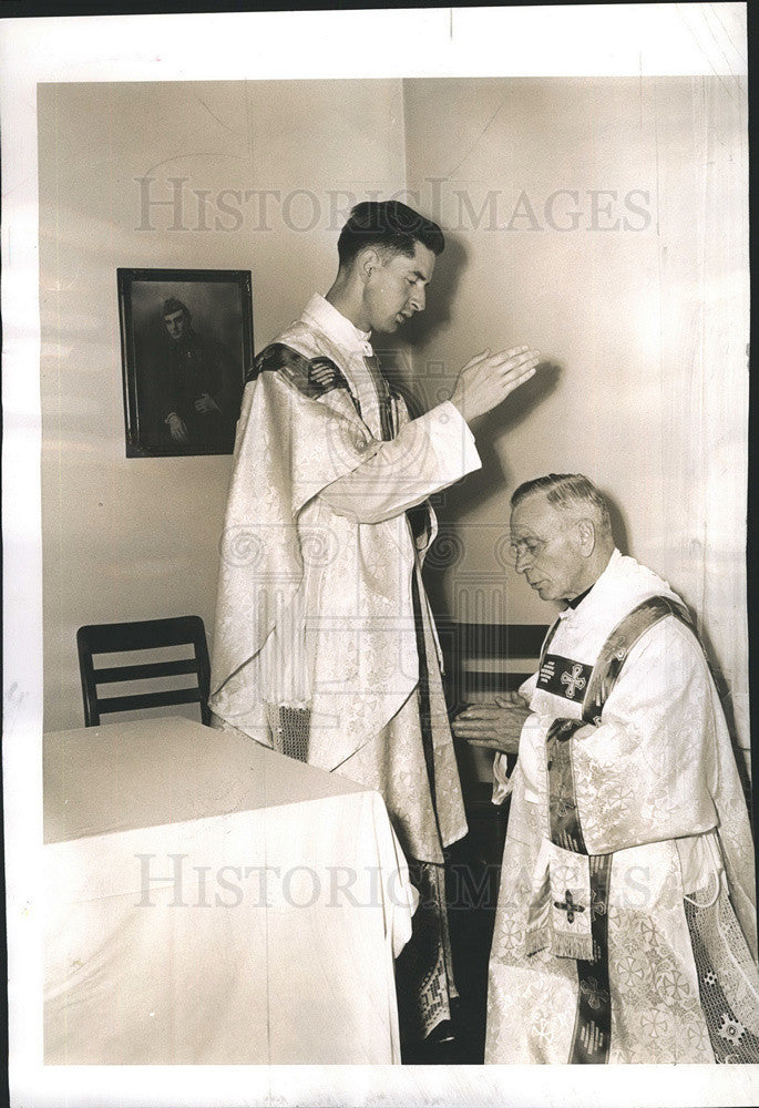 1960 Press Photo Saint Ethelreeda Church Fr Edward J O&#39;Malley 1st Mass - Historic Images