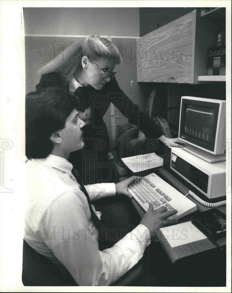 1987 Press Photo Dee O&#39;Malley AT&amp;T Phone Centers Central Area Manager - Historic Images