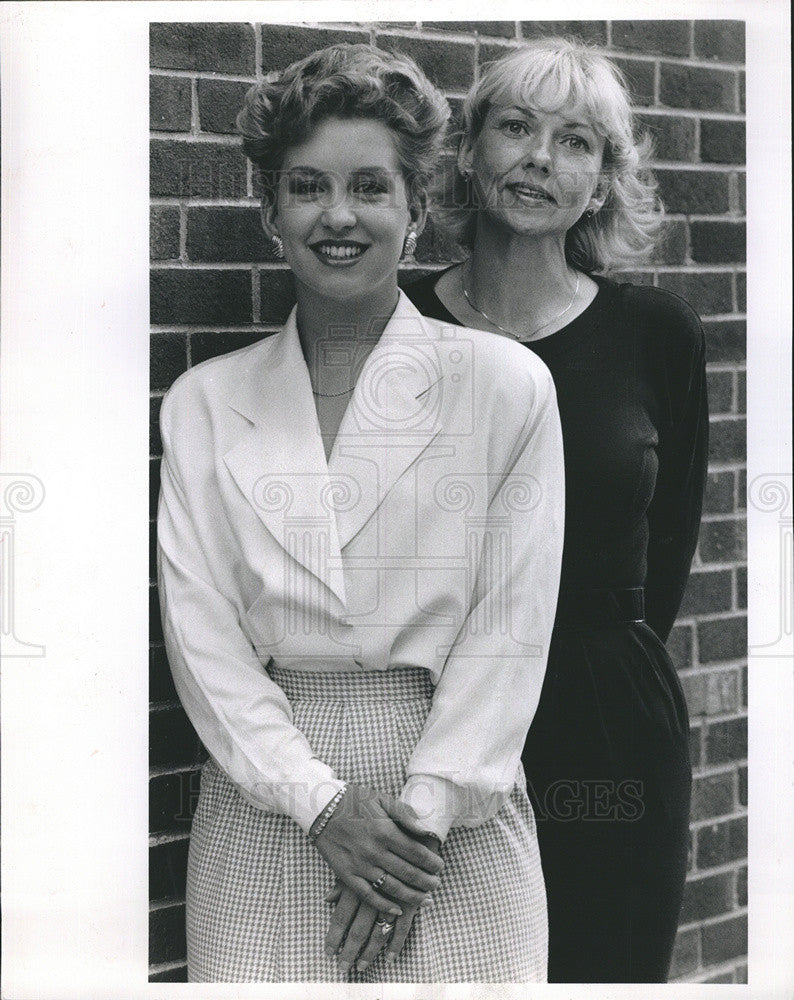 1990 Press Photo Laura O&#39;rourke Carolyn Kavanna  co owners of Beauty Inc - Historic Images