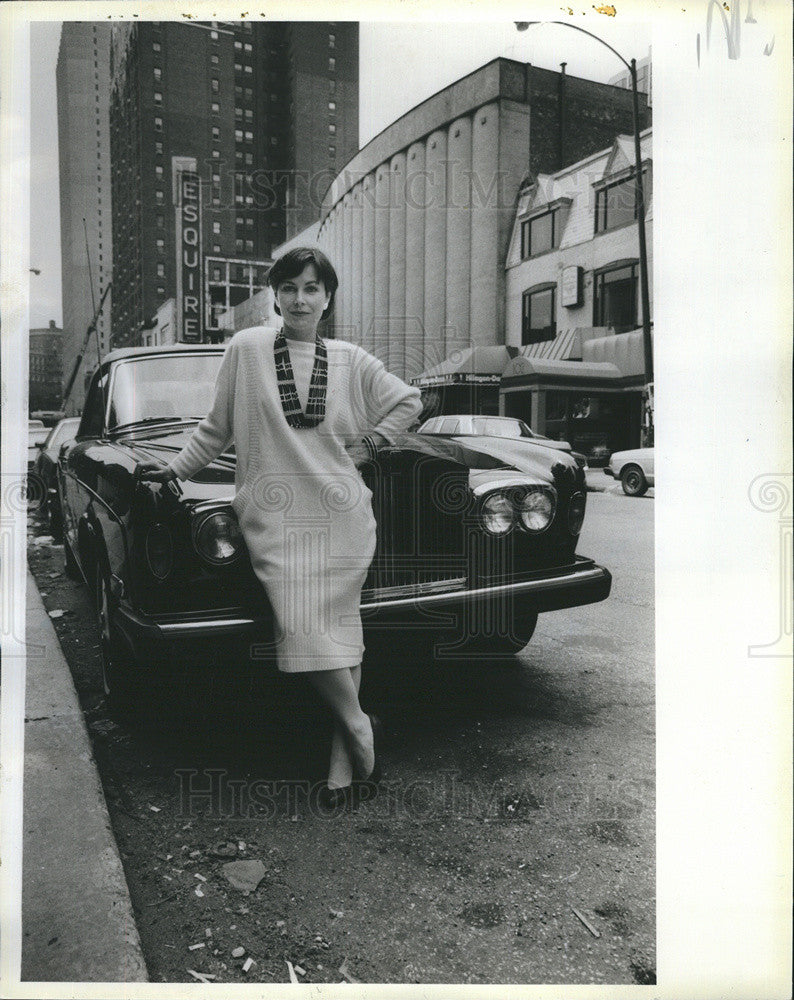 1984 Press Photo Shelia O&#39;Shaughesay shopping Ann Taylor product manager - Historic Images