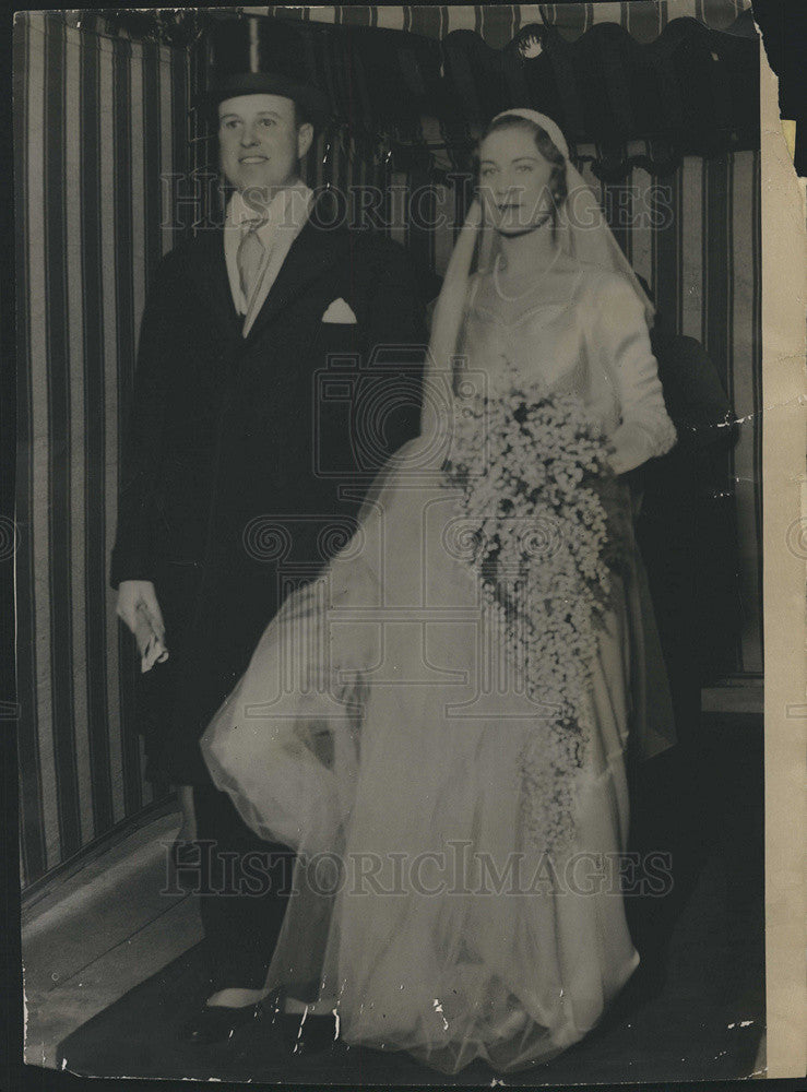 1931 Press Photo Mr and Mrs Irving Osborne leaving church after wedding. - Historic Images