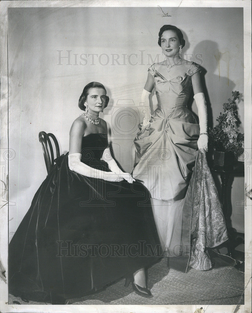 1954 Press Photo Mrs. Laurence W. Morgan and Mrs. Arthur Dole, III - Historic Images