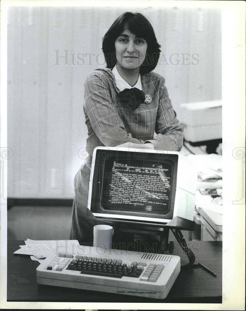 1983 Press Photo Unionist Karen Nussbaum - Historic Images