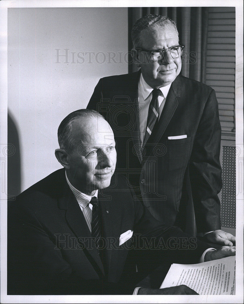 1967 Press Photo Frank J. Nunlist and Adm. Albert G. Mumma - Historic Images