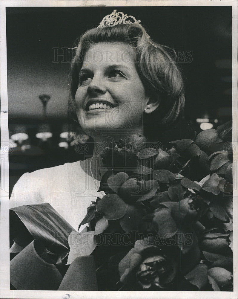 1967 Press Photo Miss Discover Chicago Holly Olwin - Historic Images