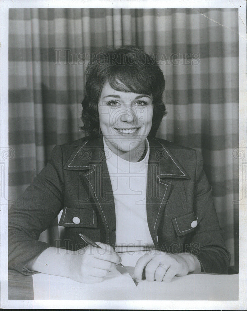 1974 Press Photo Roberta O&#39;Neil/Assistant Cashier/First National Bank &amp; Trust - Historic Images