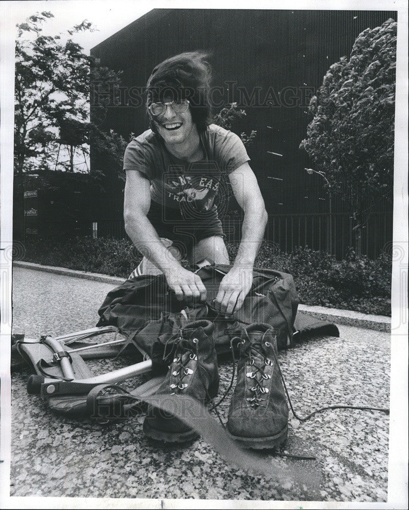 1976 Press Photo Curt Meine prepares for 2,500-mile trek to Oregon - Historic Images