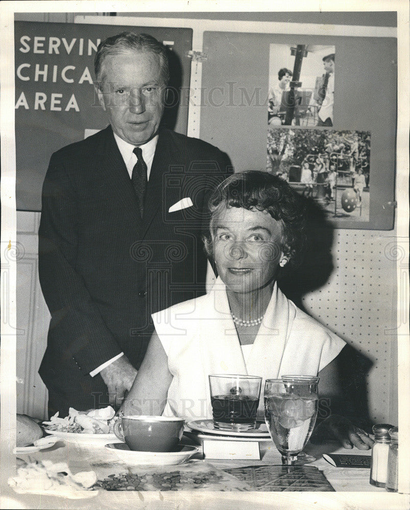 1965 Press Photo Henry Meers and Mrs. Conway H. Olmsted - Historic Images