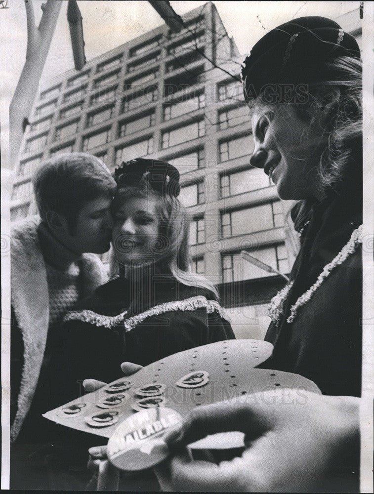 1970 Press Photo Pre-Valentines Day Reminder - Historic Images