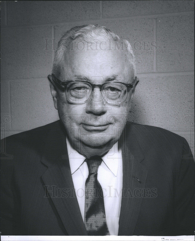 Press Photo Dr. Robert McMath, Chairman of AURA - Historic Images