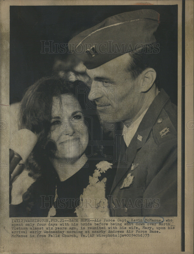 1973 Press Photo Air Force Capt. Kevin McManus &amp; Wife Mary North Vietnam War - Historic Images