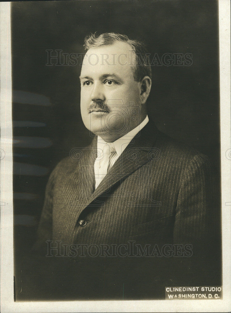 1918 Press Photo Frank McManamy Assisting Director General McAdoo Railroads - Historic Images