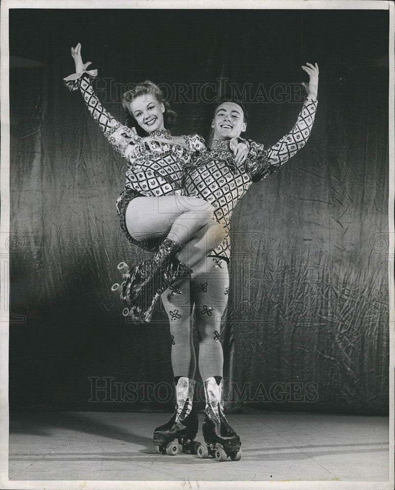 1947 Press Photo Gloria Nord &amp; Michael Meehan Roller Skating Vanities Couple - Historic Images