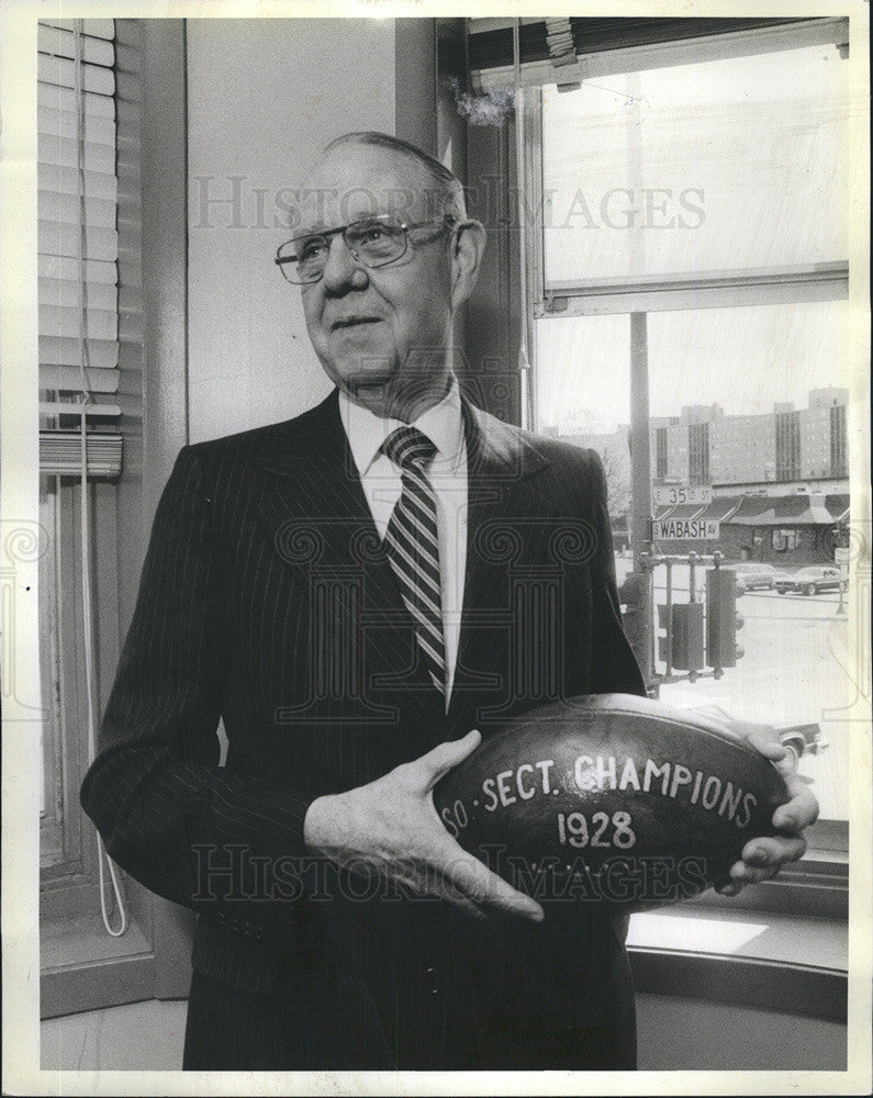 1984 Press Photo Joe Meegan old high school Back Yards Council - Historic Images