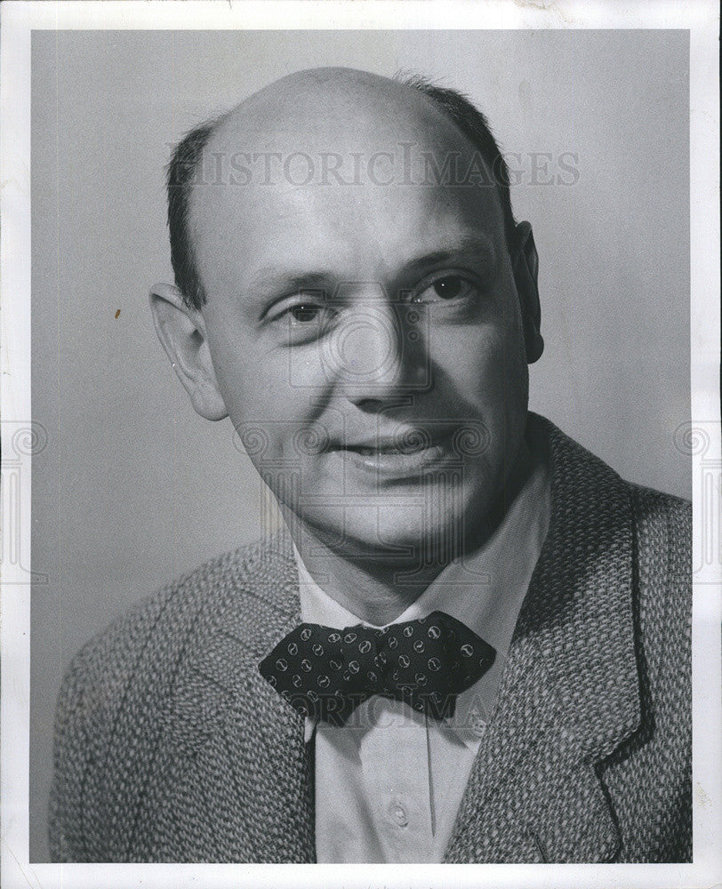 1956 Press Photo Dr. Jack Metcoff chairman department pediatrics Michael Reese - Historic Images