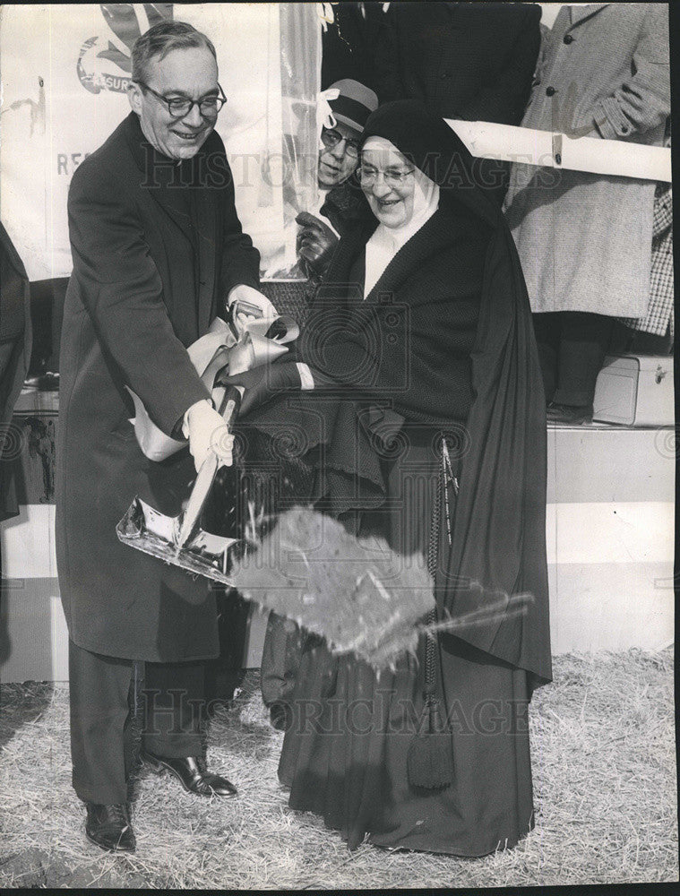 1961 Press Photo Msgr. William Mcmanus at ground breaking new Resurrection - Historic Images