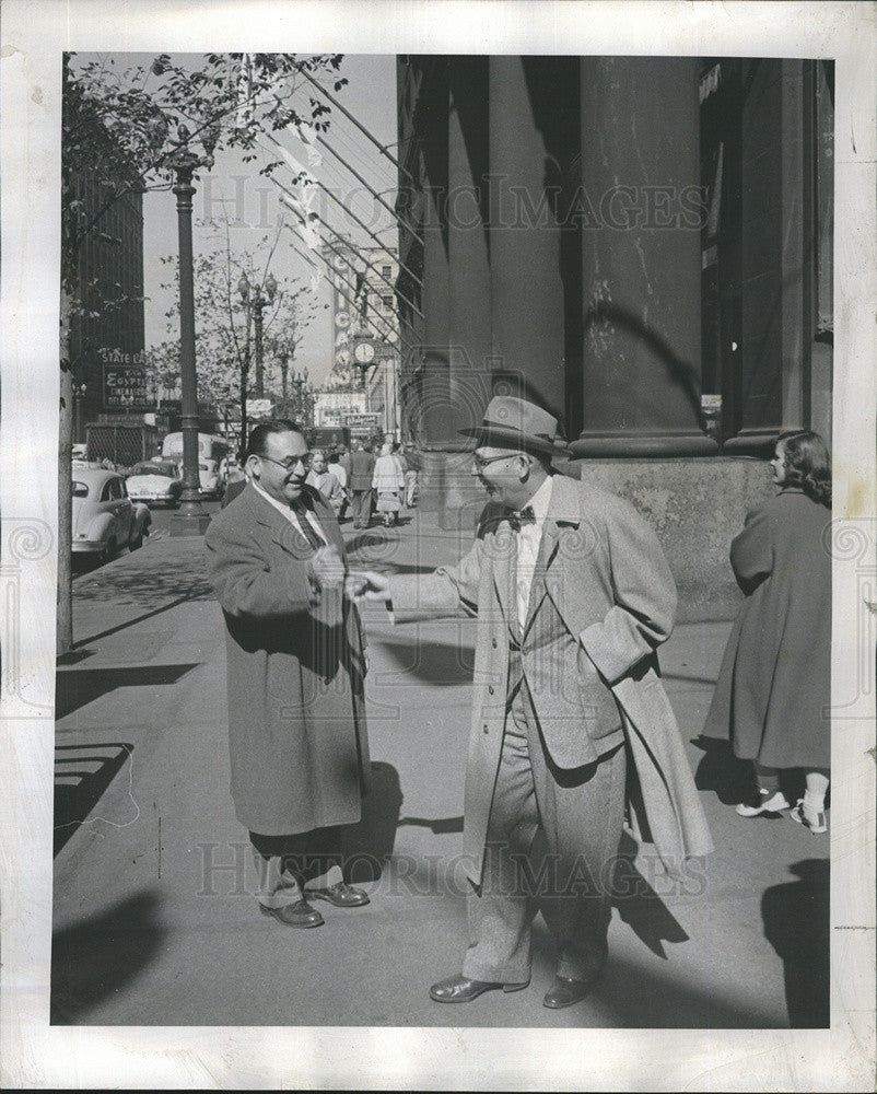 1954 Press Photo Joe Meek Representative Candidate Greets Shoppers - Historic Images