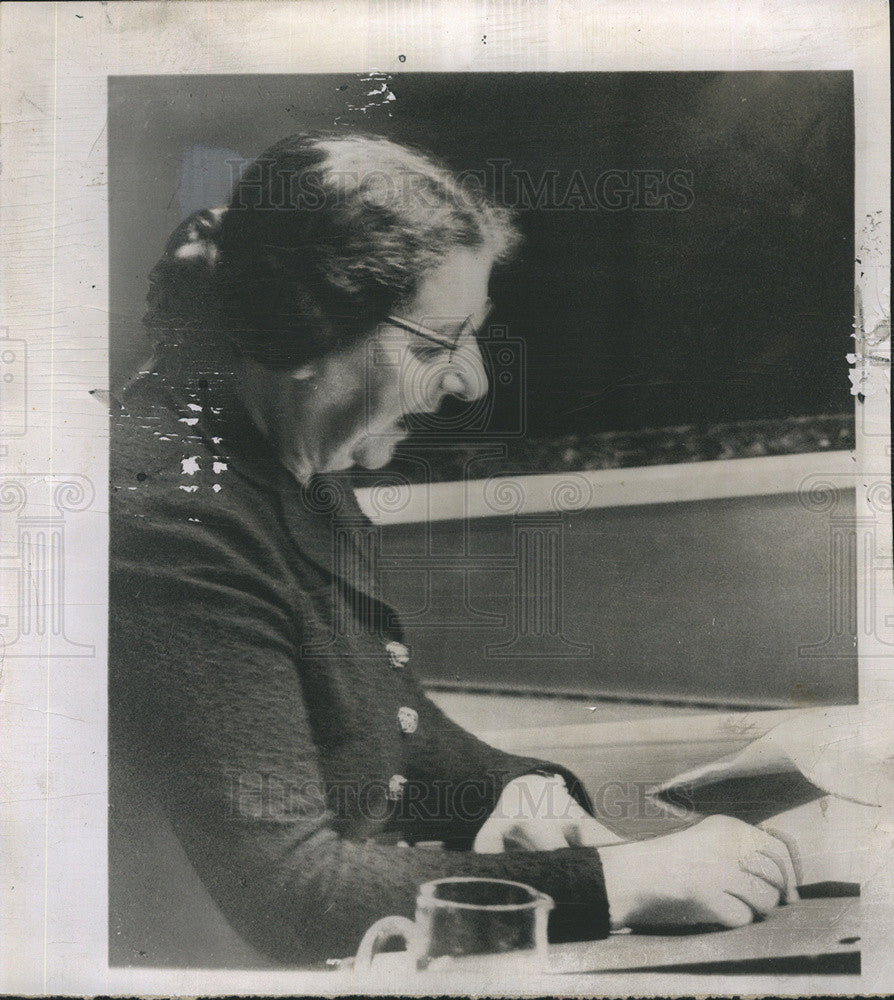 1957 Press Photo Israeli foreign minister Golda Meir makes announcement for - Historic Images