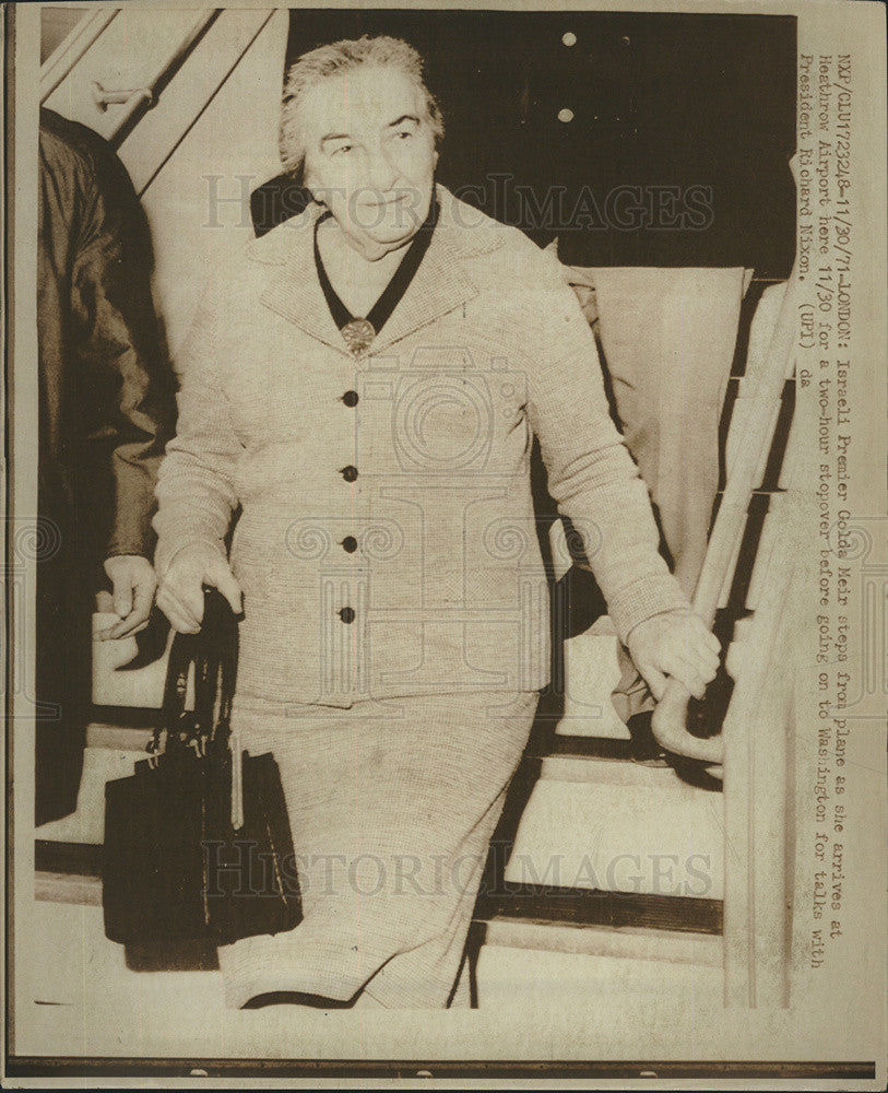 1971 Press Photo Israeli Prime Minister Golda Meir Heathrow Airport - Historic Images