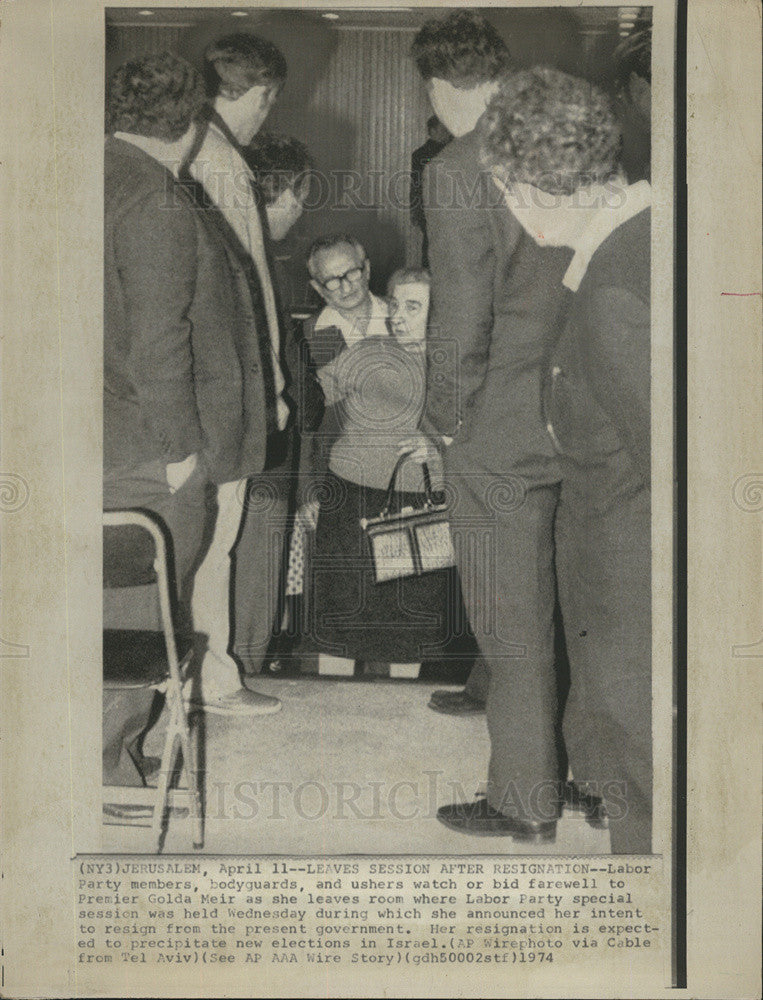 1974 Press Photo Labor Party Members Say Goodbye To Premier Golda Meir - Historic Images