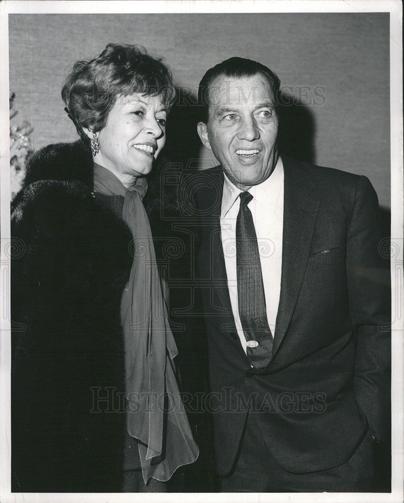 Press Photo Ed Sullivan and his wife at O&#39;Hare Airport - Historic Images