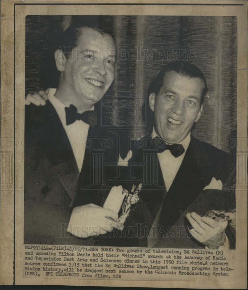 1971 Press Photo Ed Sullivan Milton Berle at Michael awards - Historic Images