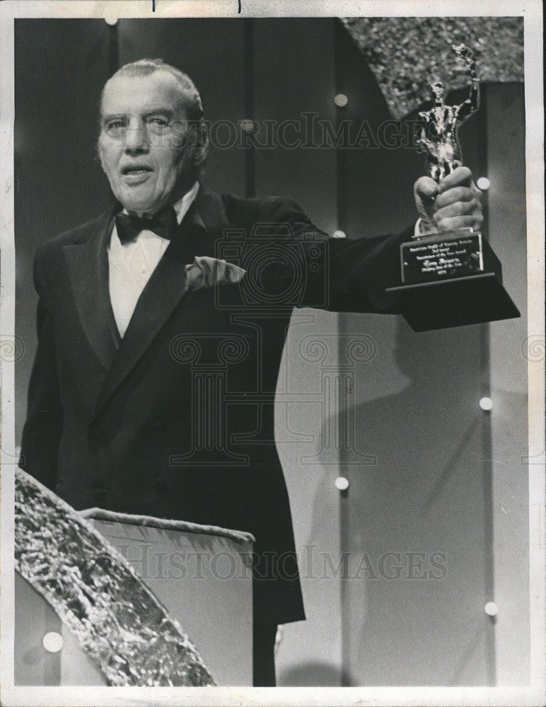 1973 Press Photo Ed Sullivan wins Georgie award. - Historic Images