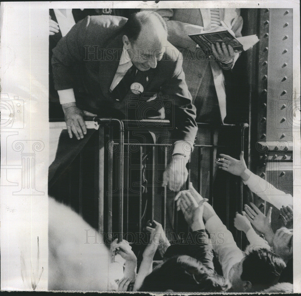 1956 Press Photo Adlai Stevenson&#39;s Campaign Train in Battle Creek Michigan - Historic Images