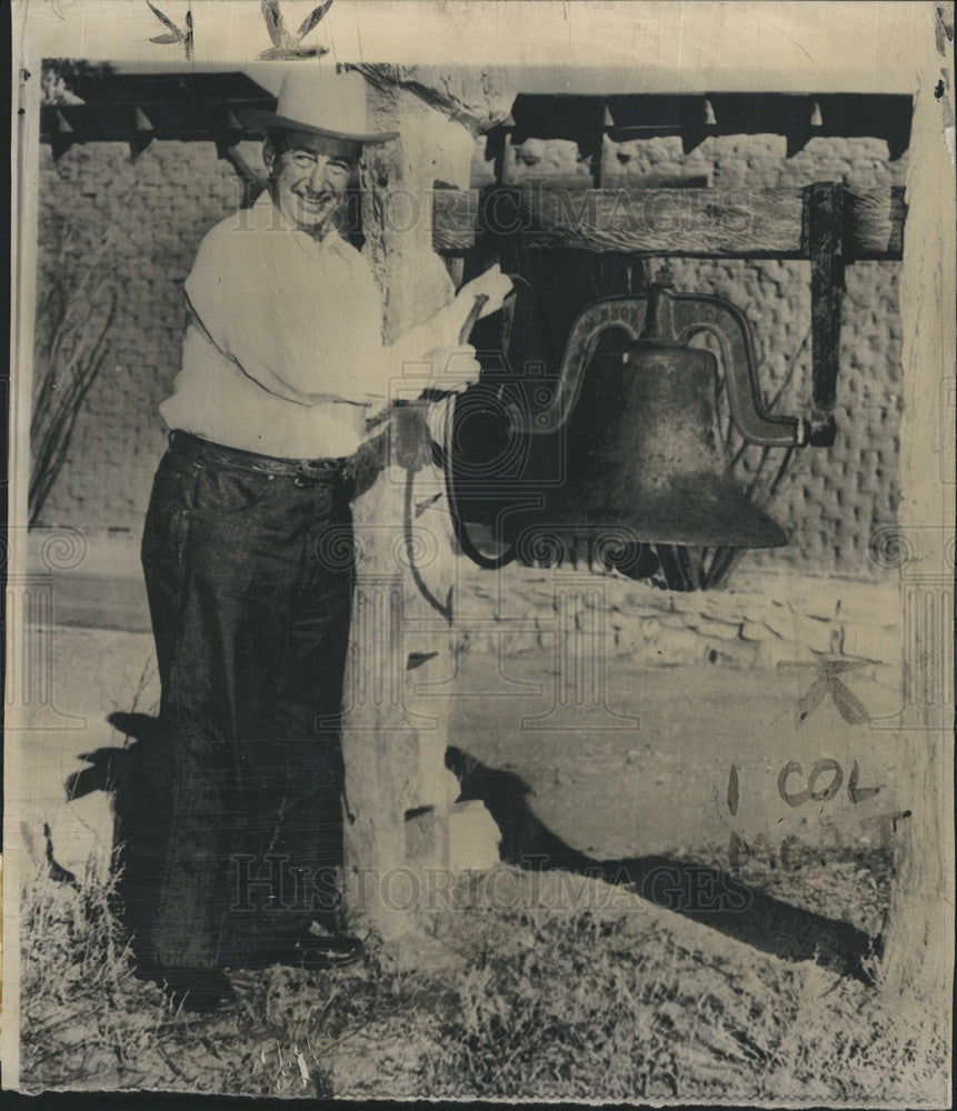 1952 Press Photo Gov. Adlai Stevenson Rests at La Osa Ranch in Arizona - Historic Images