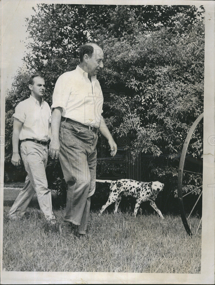 1956 Press Photo Adlai Stevenson and son, Adlai Jr., walks on his farm - Historic Images