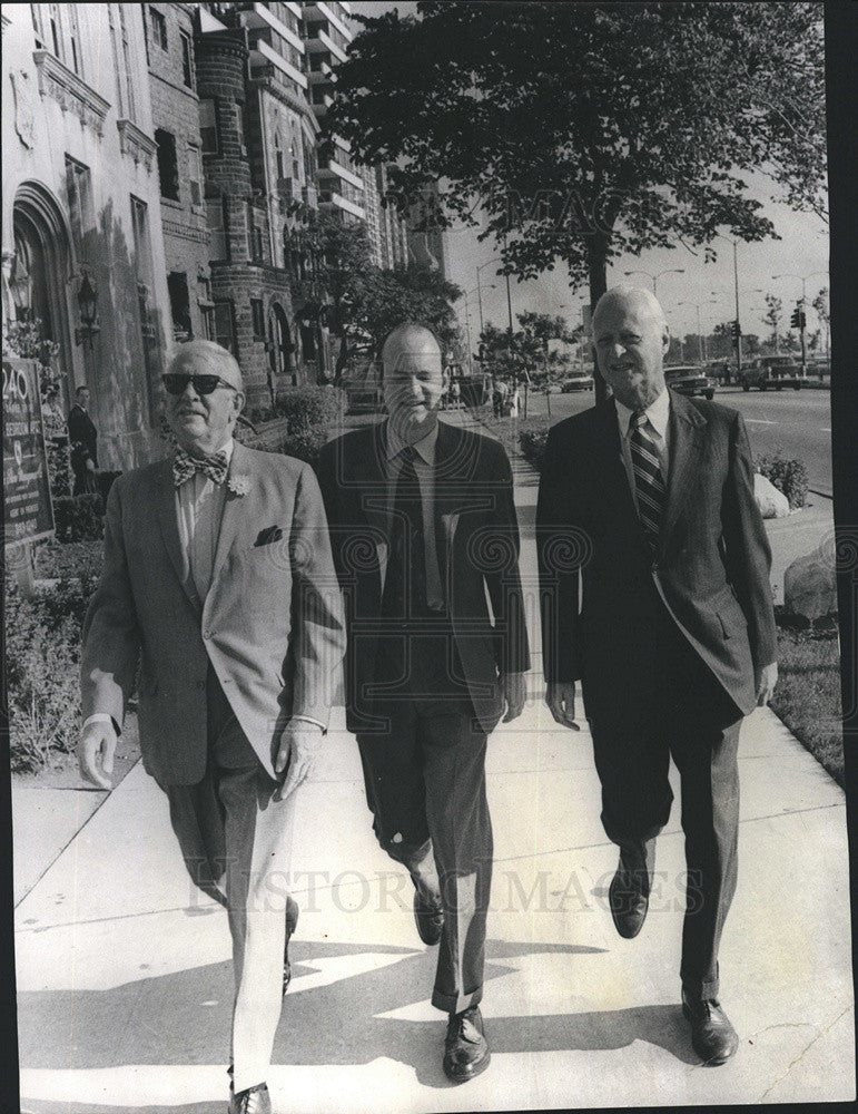 1973 Press Photo Maurice Cowings, Harry Stern &amp; Gardner Stern. - Historic Images