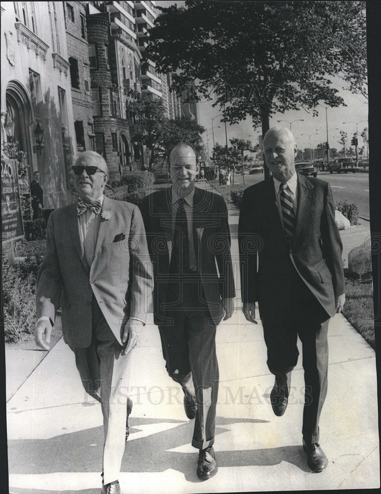 1973 Press Photo Maurice Cowings, Harry Stern & Gardner Stern. - Historic Images