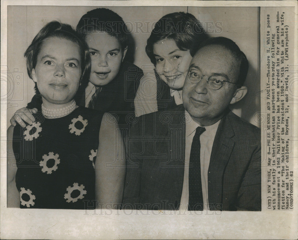 1962 Press Photo Pulitzer Prize winner Theodore H. White and family. - Historic Images