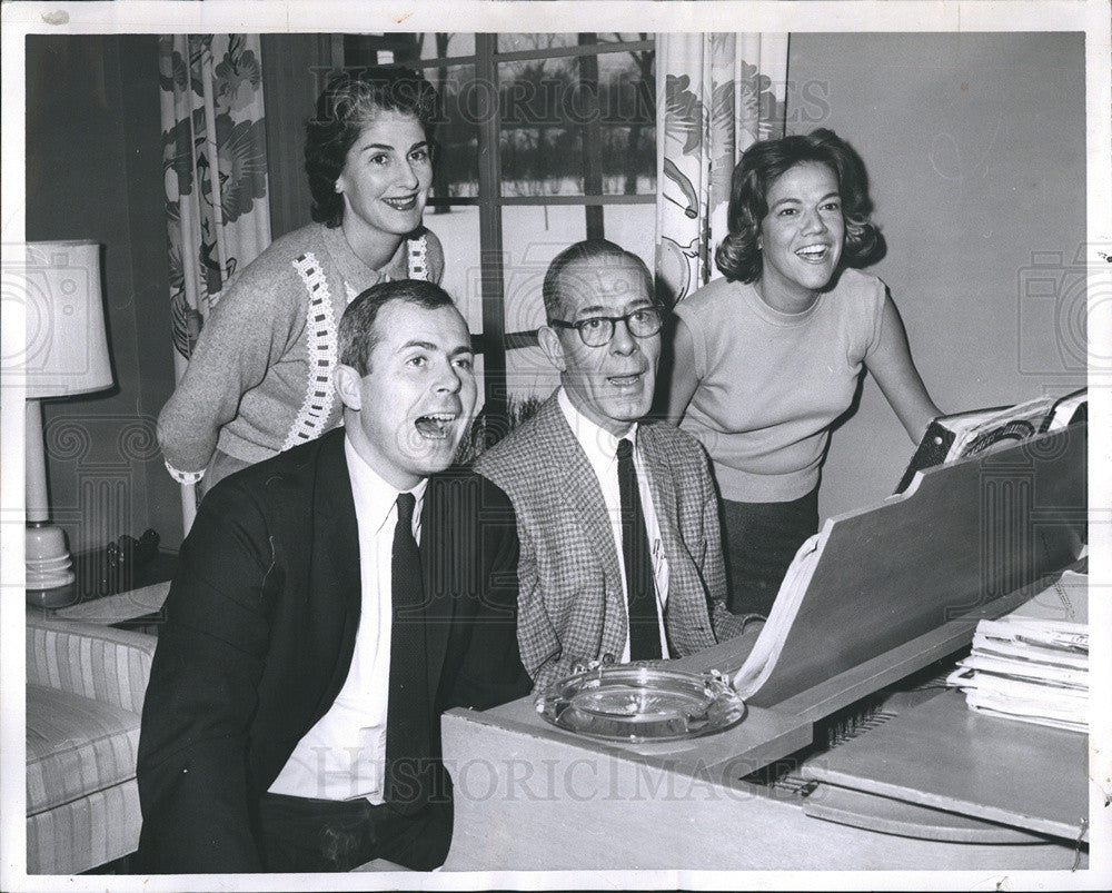 1962 Press Photo Practicing for Off the Ground&#39;s 10th Annual Musical Comedy - Historic Images