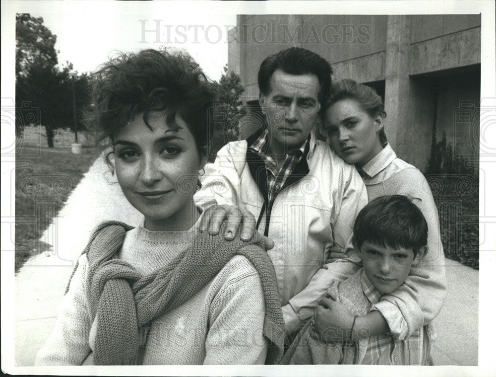 1989 Press Photo of Annie Potts and Martin Sheen in &quot;My Dissident Mom&quot; - Historic Images