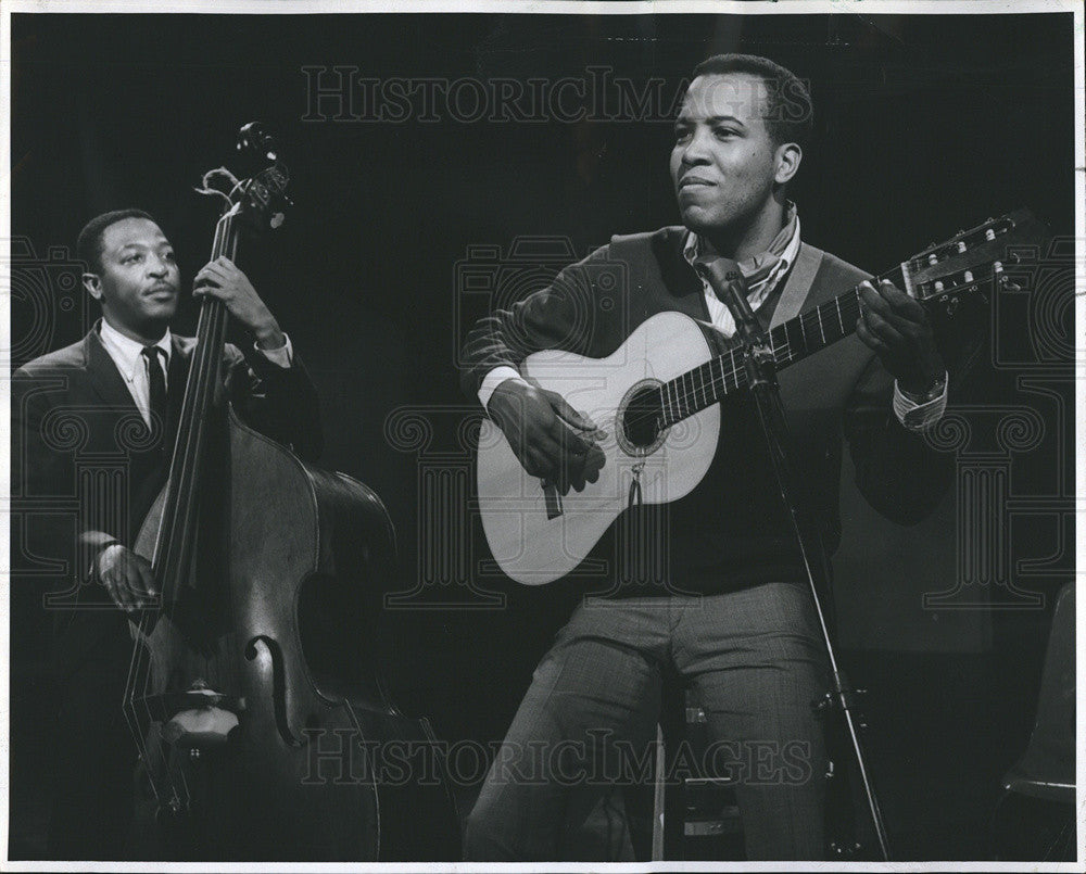 1968 Press Photo Martin Yarborough Folk Singer With Ron El On WTTW Channel 11&#39;s - Historic Images