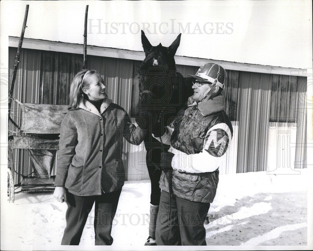 1968 Press Photo Carolyn Comer &amp; Jockey James Morrissey Race Horse &quot;Judy&#39;s Boy&quot; - Historic Images