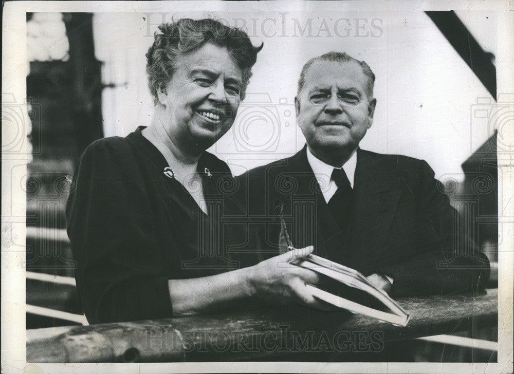 1948 Press Photo Eleanor Roosevelt Senator Warren Austin United Nations - Historic Images